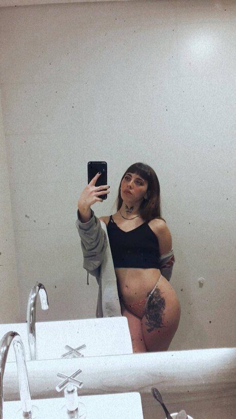 Naakte gelekte OnlyFans-foto van Candela Sills