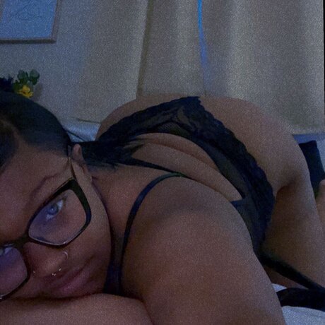 Naakte gelekte OnlyFans-foto van Ying