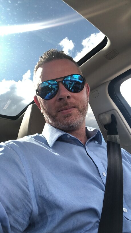 Naakte gelekte OnlyFans-foto van Michael Quinlan