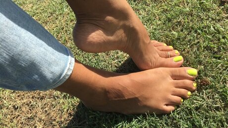 Naakte gelekte OnlyFans-foto van Beachyfeet