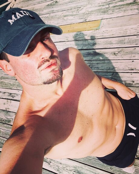 Naakte gelekte OnlyFans-foto van Dancebodyartboy