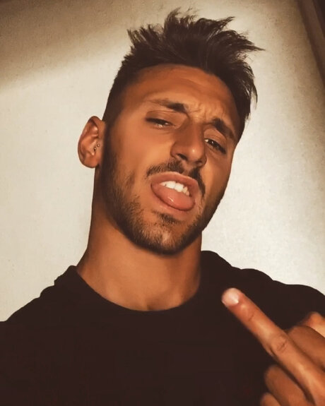 Naakte gelekte OnlyFans-foto van Sergio Carballo
