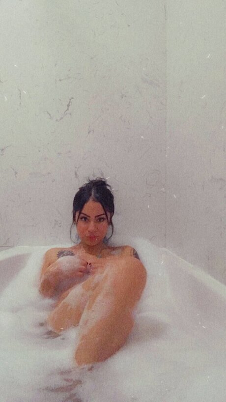 Naakte gelekte OnlyFans-foto van Mona Lisa