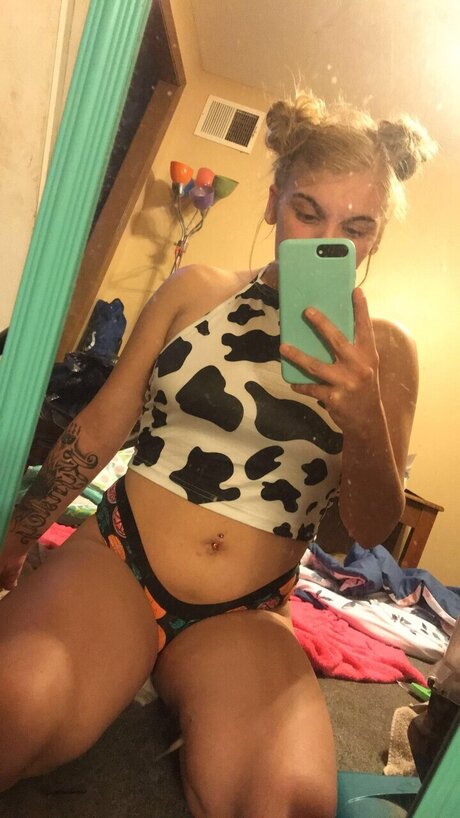 Naakte gelekte OnlyFans-foto van Abigail