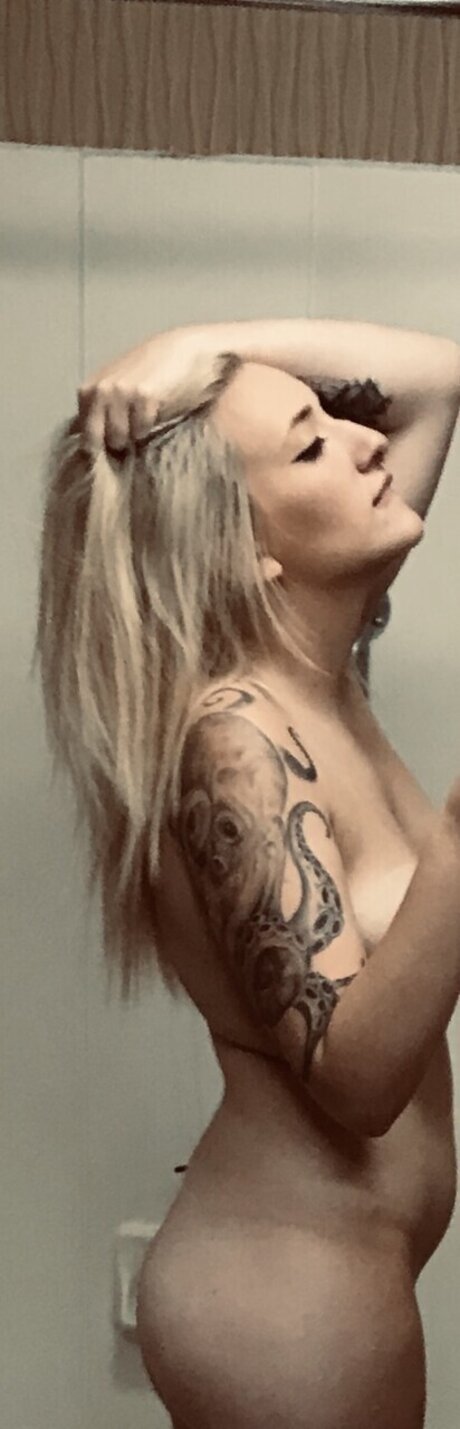 Naakte gelekte OnlyFans-foto van Tequires Only