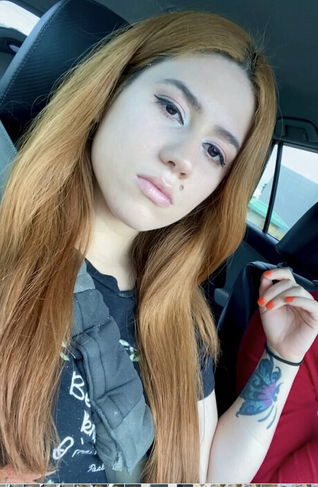 Naakte gelekte OnlyFans-foto van Cherry