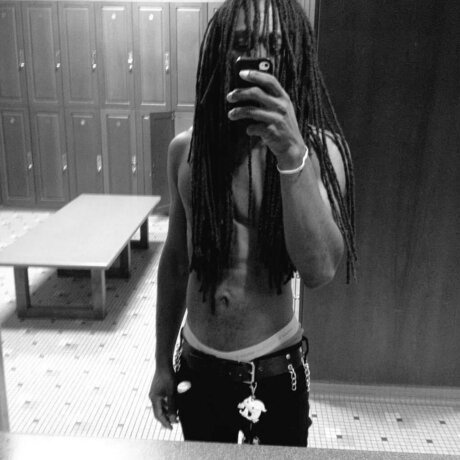 Naakte gelekte OnlyFans-foto van Egyptian Desire
