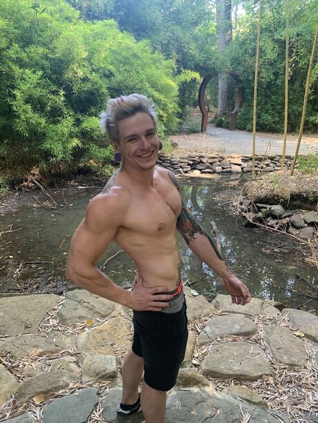 Naakte gelekte OnlyFans-foto van Drewcifer