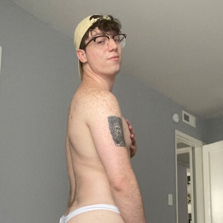 Naakte gelekte OnlyFans-foto van James