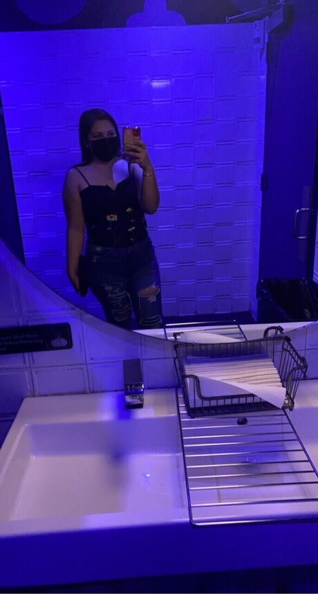 Naakte gelekte OnlyFans-foto van Guera