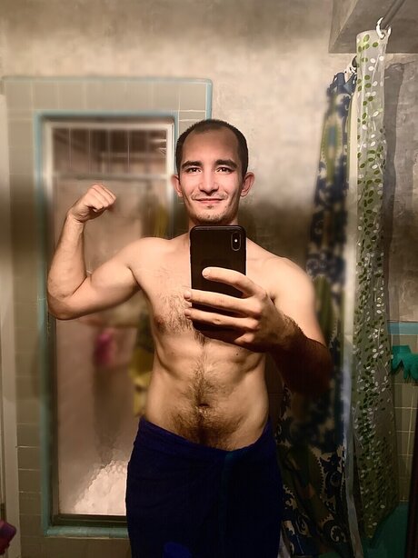 Naakte gelekte OnlyFans-foto van Aleksg