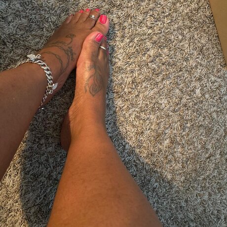 Naakte gelekte OnlyFans-foto van Barefoot Bunny