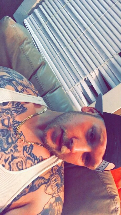 Naakte gelekte OnlyFans-foto van Tatted Up White Boy