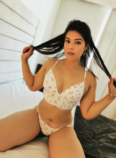 Naakte gelekte OnlyFans-foto van Stefana Len