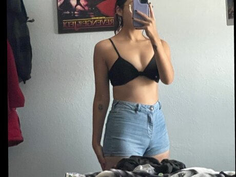 Naakte gelekte OnlyFans-foto van Delilah