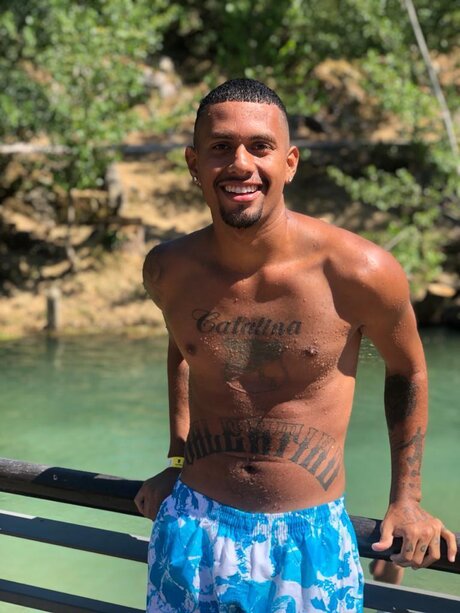 Naakte gelekte OnlyFans-foto van Johan Mosquera
