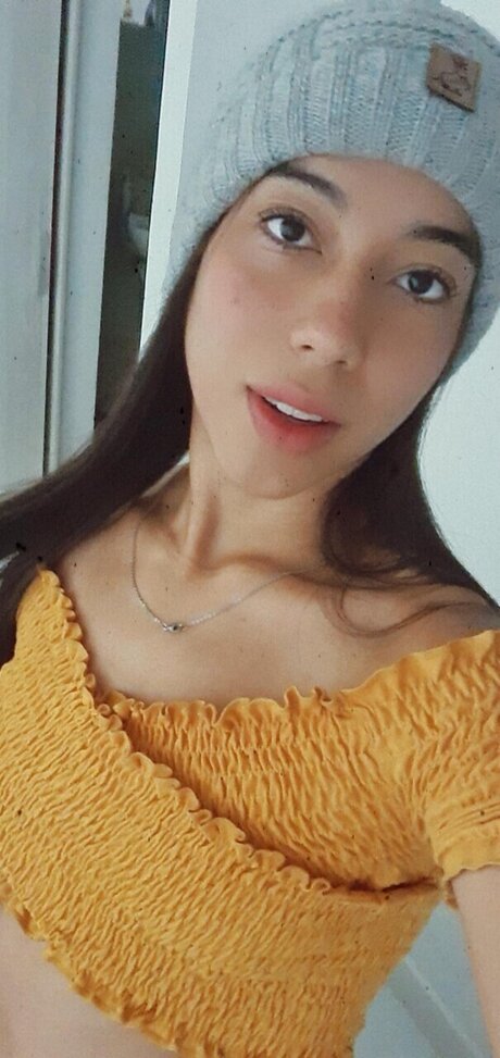 Naakte gelekte OnlyFans-foto van Camila Gomez B