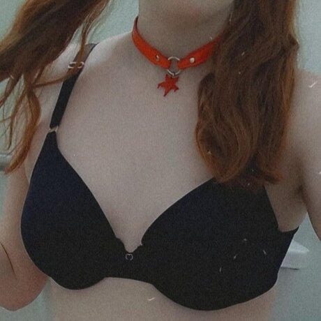 Naakte gelekte OnlyFans-foto van Bratty