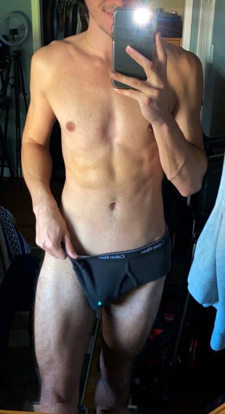 Naakte gelekte OnlyFans-foto van Kyos