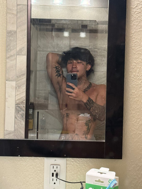 Naakte gelekte OnlyFans-foto van Sin4jaekon