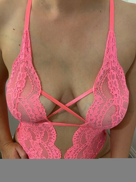 Naakte gelekte OnlyFans-foto van Uk Wife