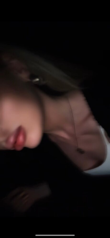 Naakte gelekte OnlyFans-foto van E L N