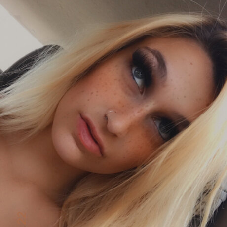 Naakte gelekte OnlyFans-foto van Sabrina Gets Xxx Full Vids On Wall