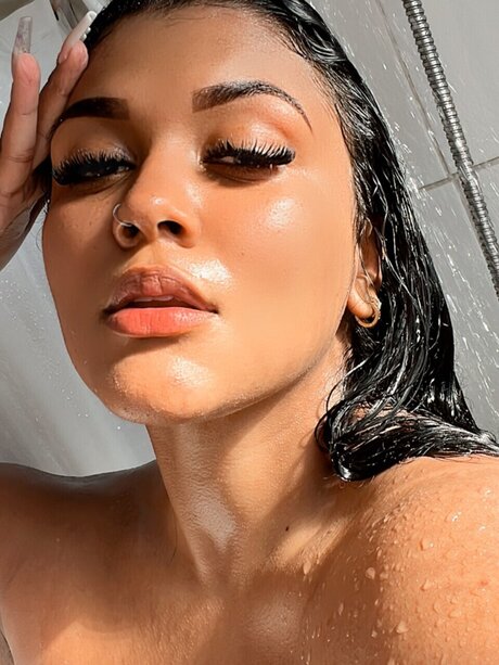 Naakte gelekte OnlyFans-foto van Dbk