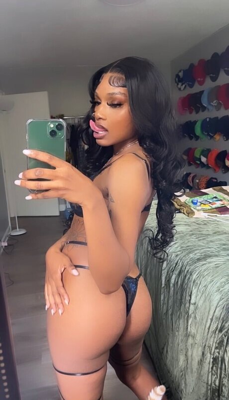 Naakte gelekte OnlyFans-foto van Monetttt