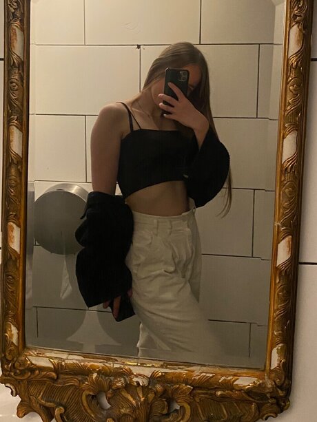Naakte gelekte OnlyFans-foto van Buttercup