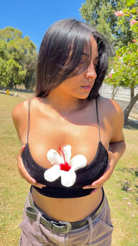 Naakte gelekte OnlyFans-foto van Ethereal Angel