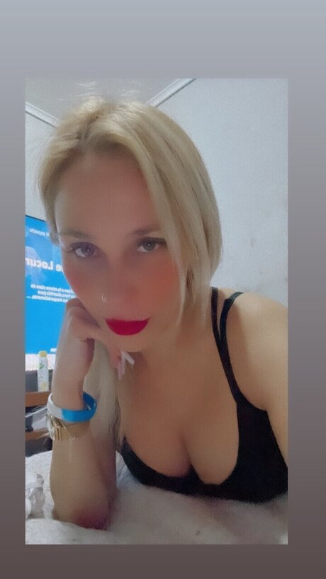 Naakte gelekte OnlyFans-foto van Bar