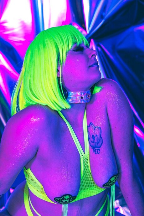 Naakte gelekte OnlyFans-foto van A Very Good Doll 