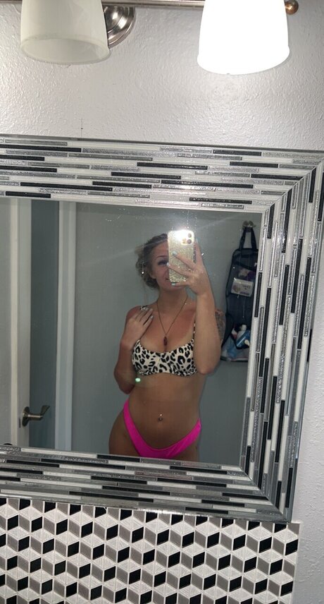 Naakte gelekte OnlyFans-foto van Your Dirty Little Secret