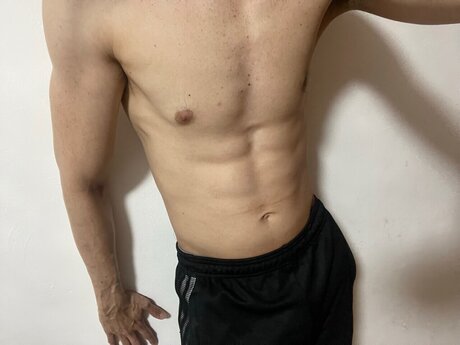 Naakte gelekte OnlyFans-foto van Regio   Top Xl