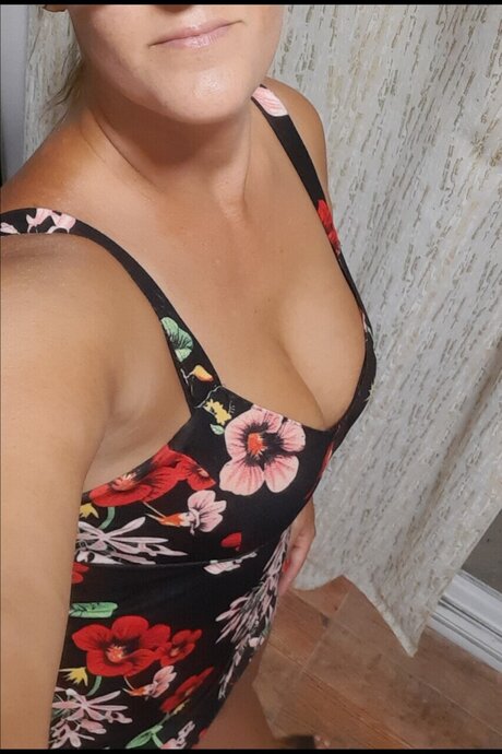 Naakte gelekte OnlyFans-foto van Virginia10