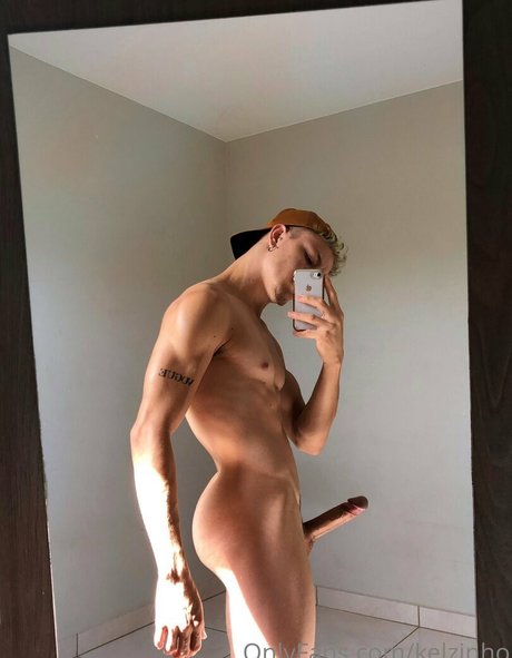 Naakte gelekte OnlyFans-foto van Kelzinho