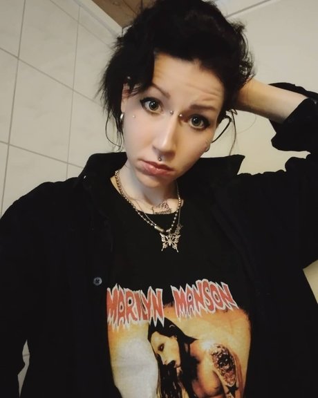 Naakte gelekte OnlyFans-foto van Kitten