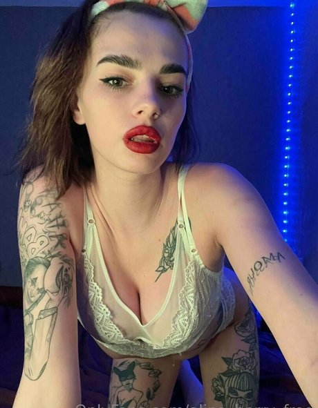 Naakte gelekte OnlyFans-foto van Alinaberryfree