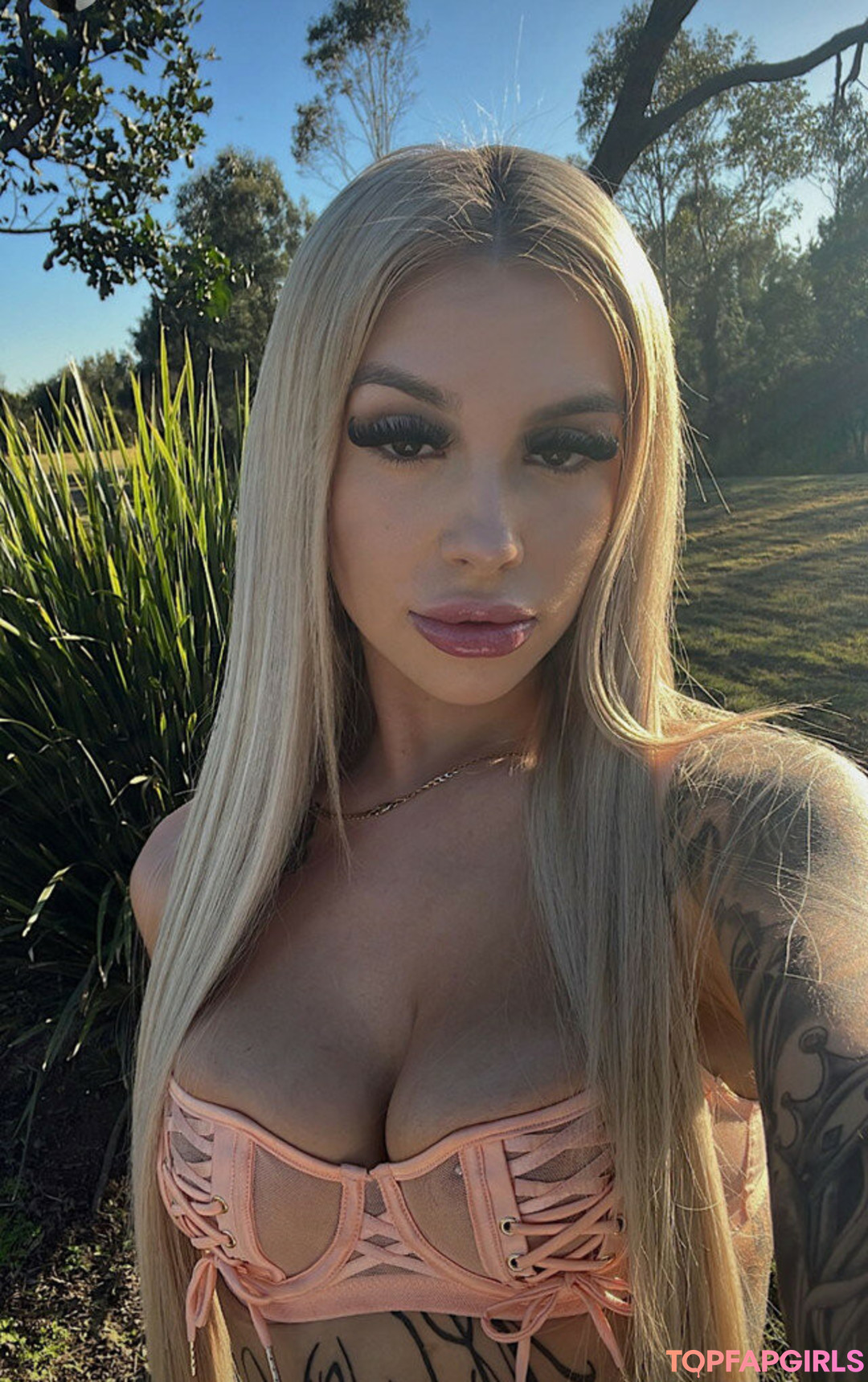 Naakte gelekte OnlyFans-foto van Charlixe #1 Naakte gelekte OnlyFans-foto van Charlixe #1