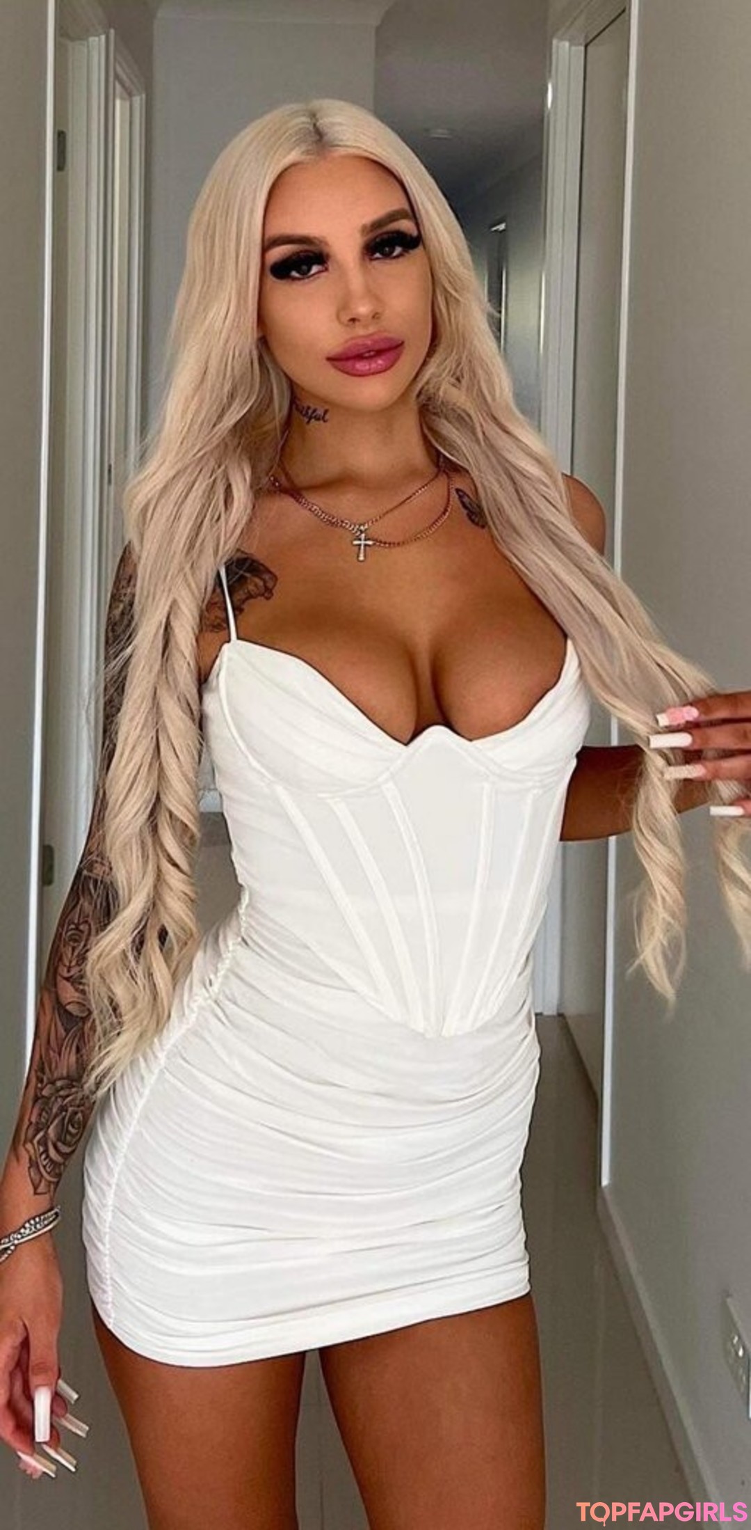 Naakte gelekte OnlyFans-foto van Charlixe #4 Naakte gelekte OnlyFans-foto van Charlixe #4