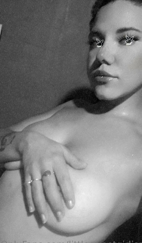 Naakte gelekte OnlyFans-foto van Littlesweetgirljaz