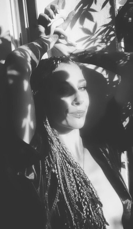 Naakte gelekte OnlyFans-foto van Artnvenom
