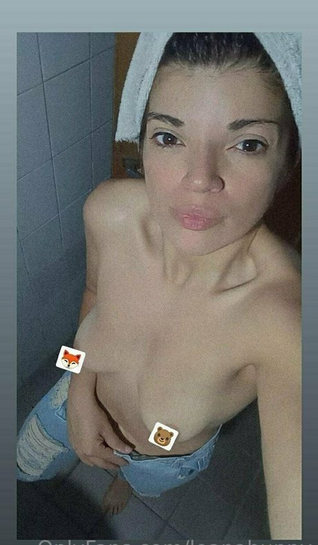 Naakte gelekte OnlyFans-foto van Loanabunny