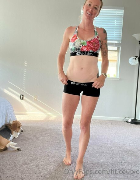 Naakte gelekte OnlyFans-foto van Fitcouple