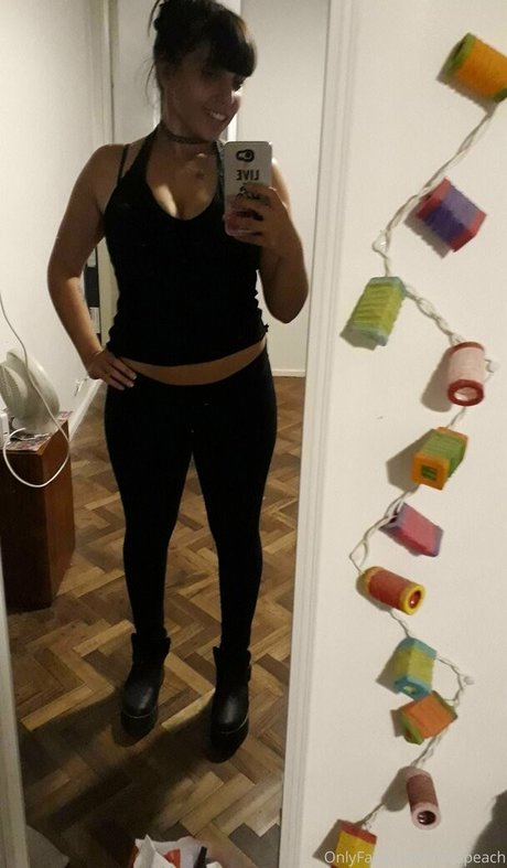 Naakte gelekte OnlyFans-foto van Peachvicco