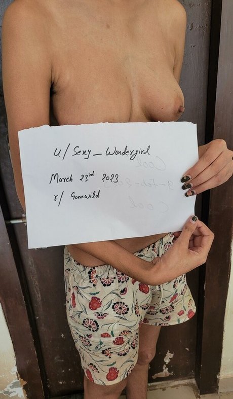 Naakte gelekte OnlyFans-foto van Sexywondergirl