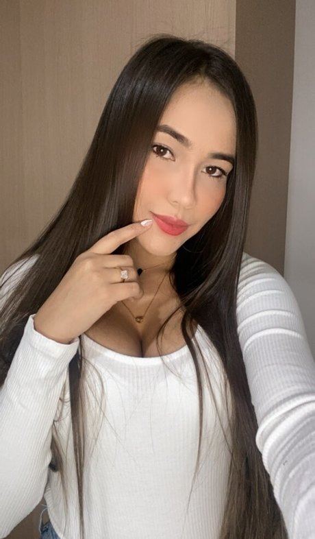 Naakte gelekte OnlyFans-foto van Huge Tits Nataly
