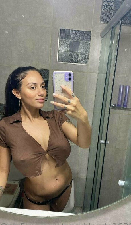 Naakte gelekte OnlyFans-foto van Sexyblonde1626
