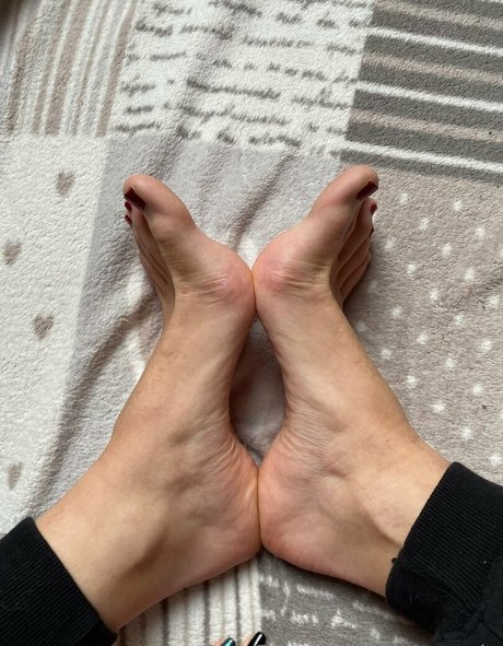 Naakte gelekte OnlyFans-foto van Feetronnie